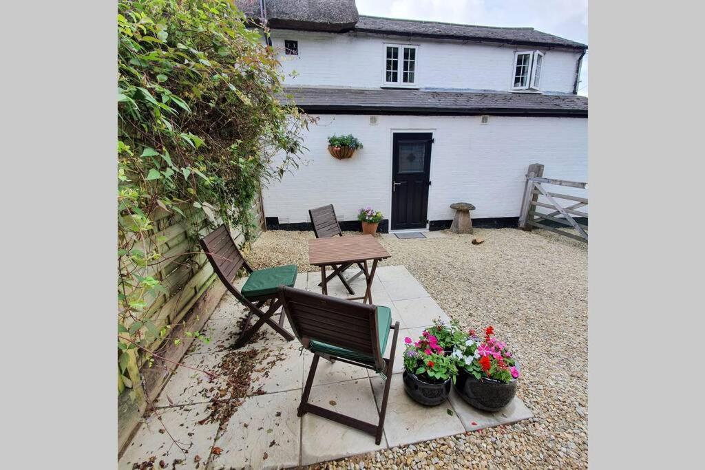 The Old Bakery Annex - Broad Hinton, Wiltshire. Apartment ภายนอก รูปภาพ