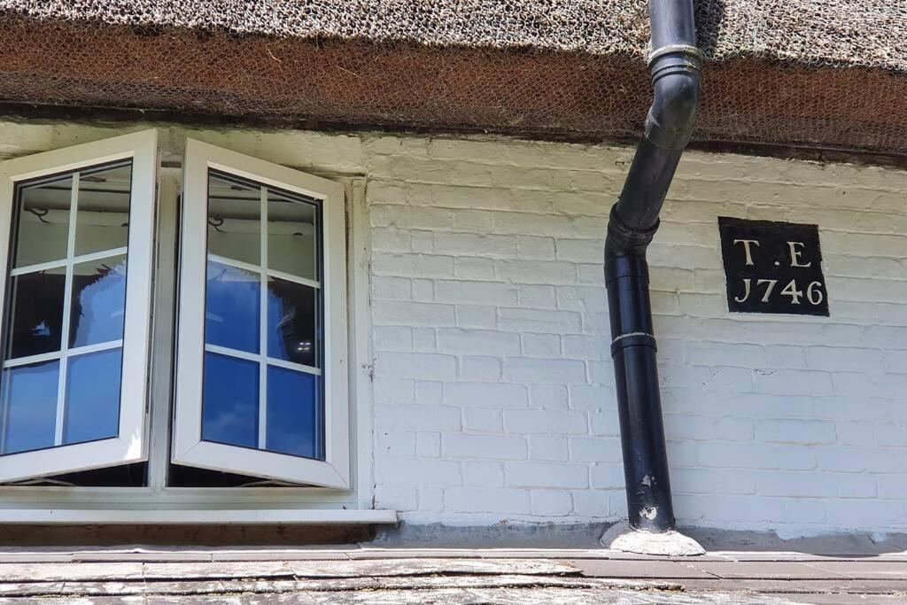 The Old Bakery Annex - Broad Hinton, Wiltshire. Apartment ภายนอก รูปภาพ