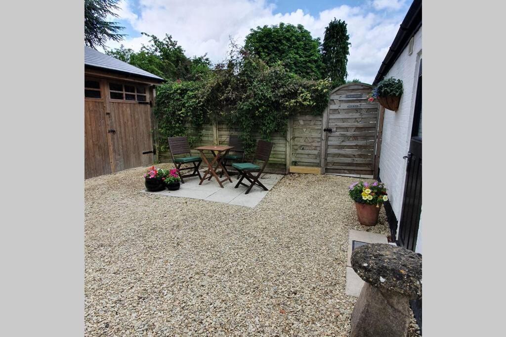 The Old Bakery Annex - Broad Hinton, Wiltshire. Apartment ภายนอก รูปภาพ